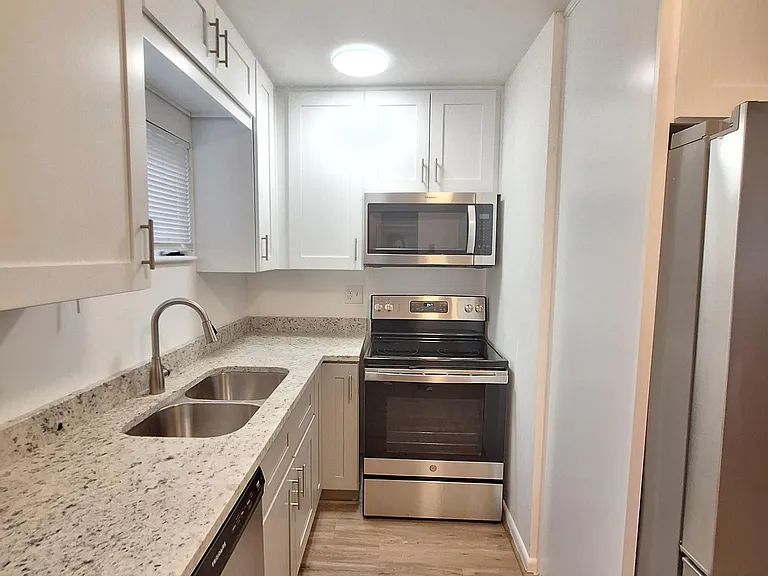 305 W Utah Ave — Photo 2