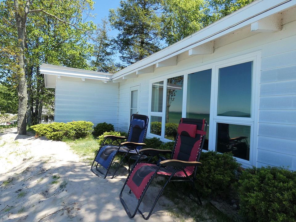 1st image of 3101 N Lakeshore Dr