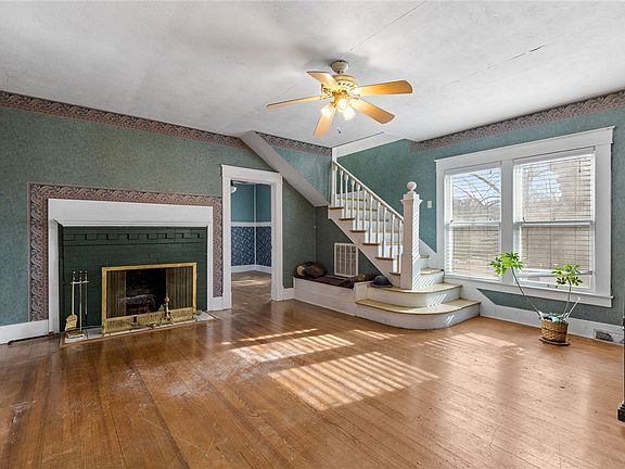 4th image of 303 N 2nd St