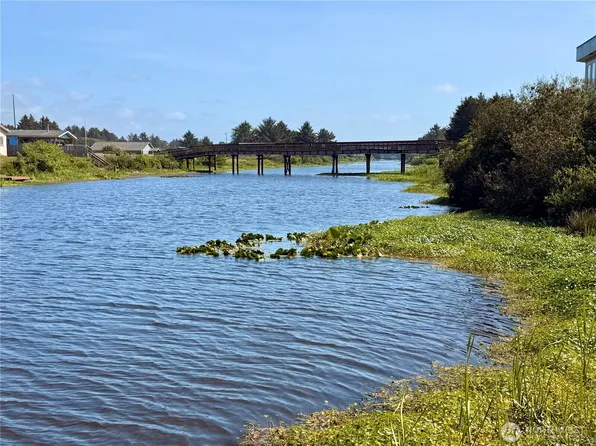 552 Point Brown Avenue NE, Ocean Shores, WA 98569