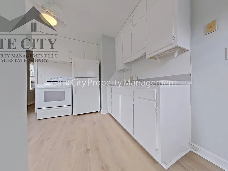 1218 Guyer St — Photo 2