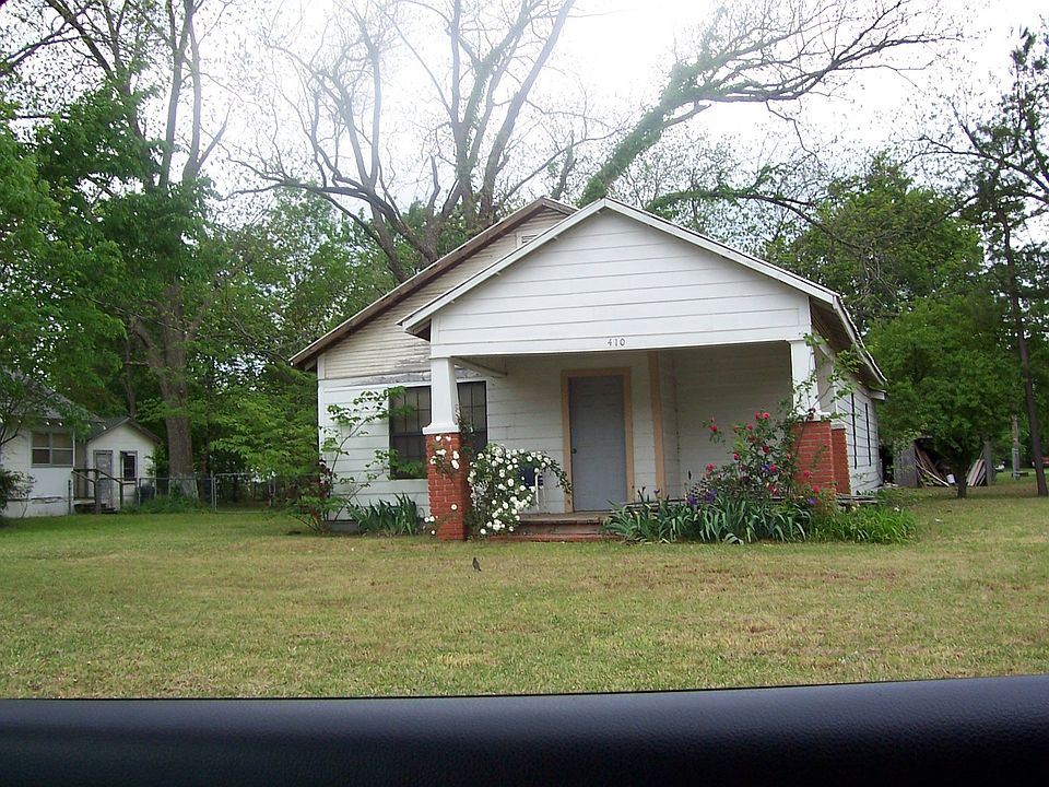 large yard with storage bldg.