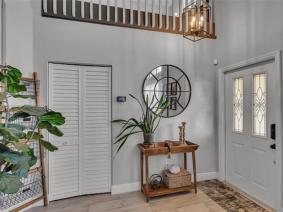 5th image of 8942 Lake Park Cir S