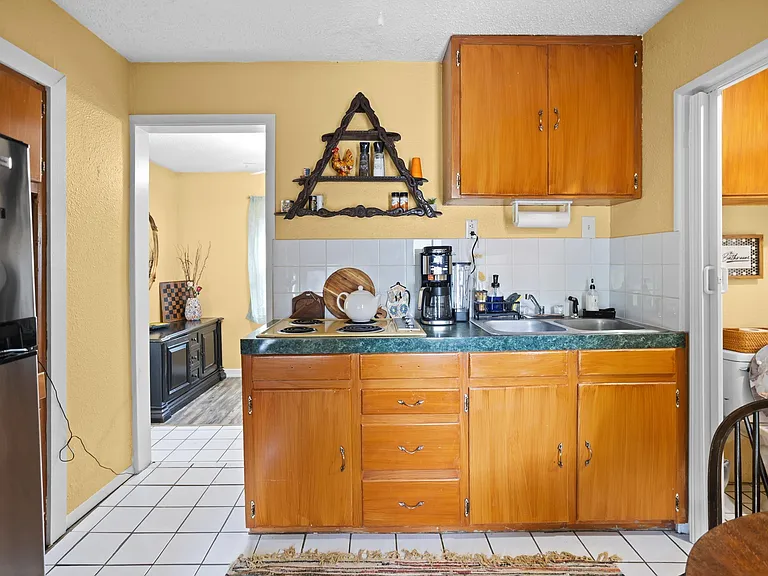 303 Morningside Dr — Photo 12