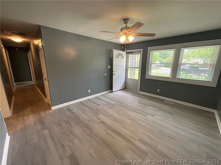 1422 Grandview Dr — Photo 3