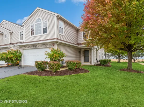 1894 Candlelight Cir, Montgomery, IL 60538