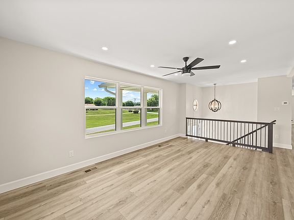 5th image of 1300 Lakeview Rd