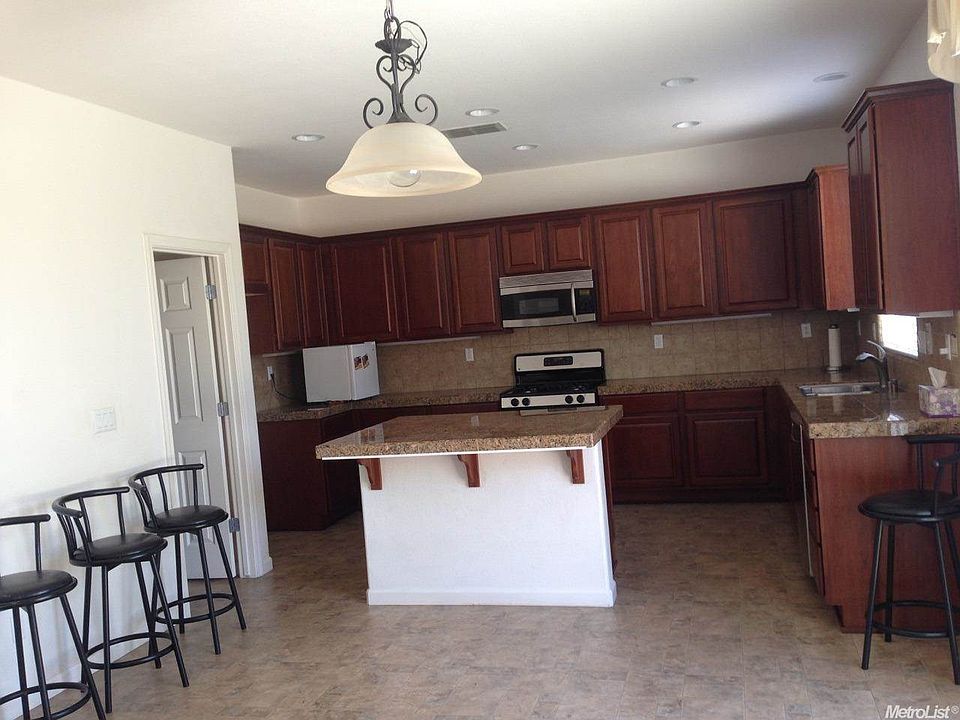 2nd image of 9423 Sea Cliff Way