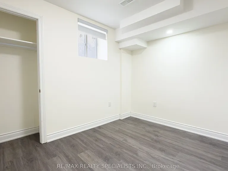 602 Queen Mary Dr #LOWER — Photo 4