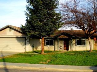 2424 N Sowell Ct, Visalia, CA 93291