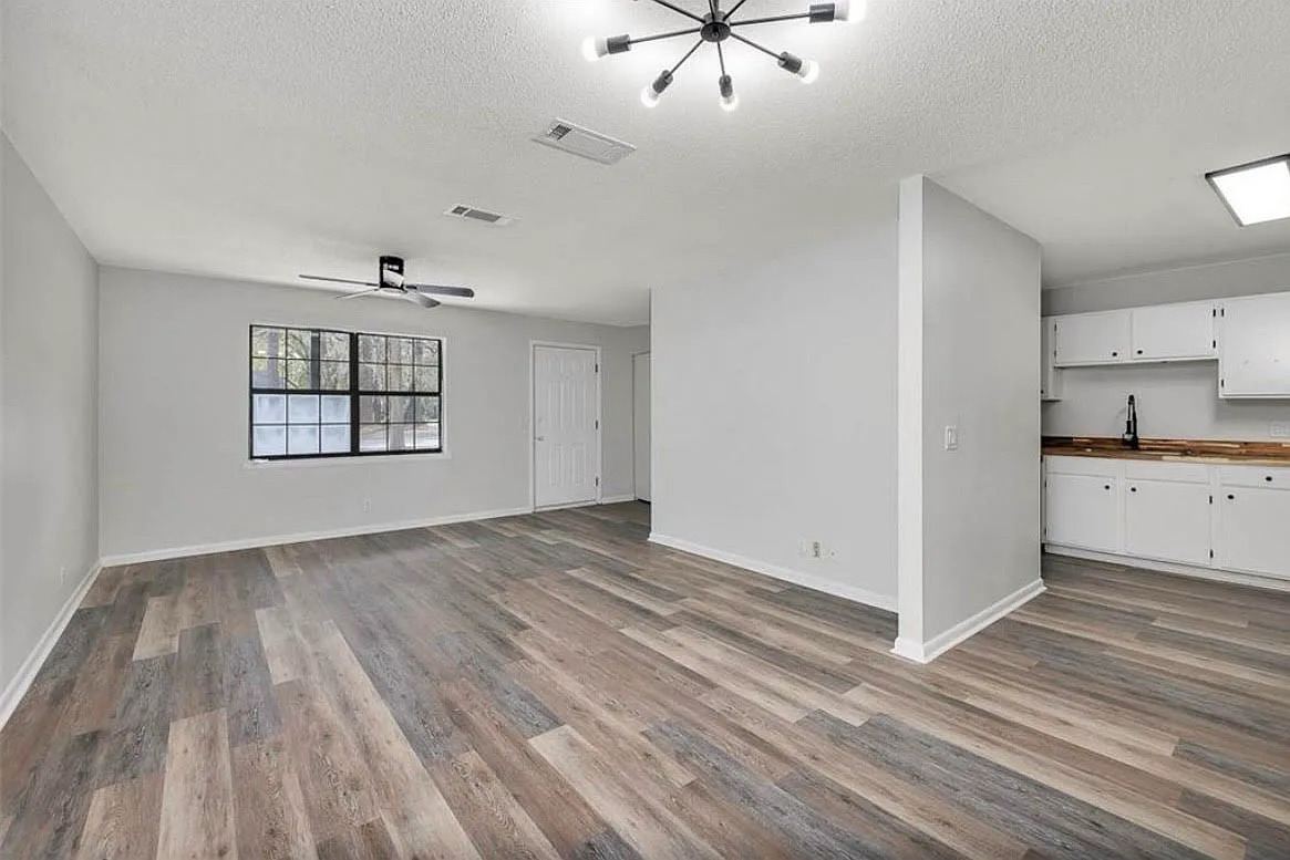 3 bed, 1.5 bath, 1160 sqft, $1,700 — Photo 3