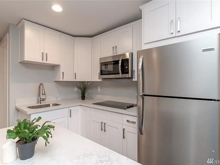 832 SW 137th St #ADU — Photo 10