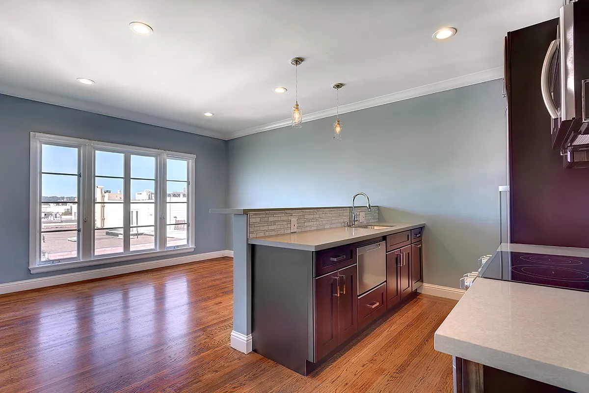 2 bed, 1000 sqft, $7,700 — Photo 2