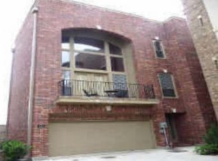 909 Marilla Ct, Dallas, TX 75201