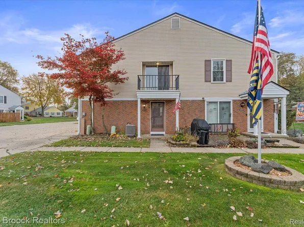 24735 Meadow Creek Dr, Harrison Twp, MI 48045