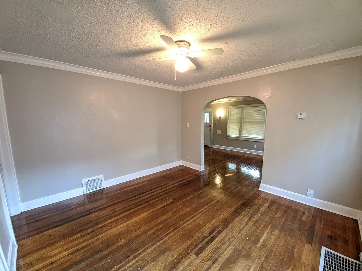 3 bed, 980 sqft, $945 — Photo 4