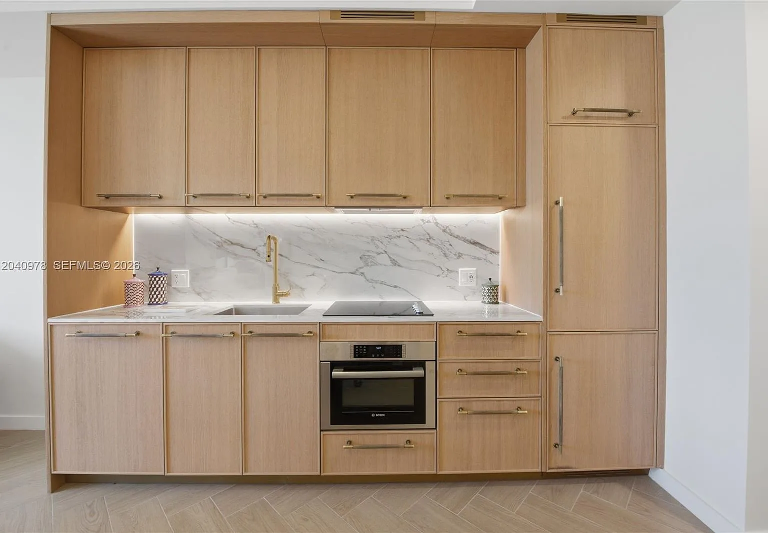 1 bed, 1.0 bath, 720 sqft, $4,350 — Photo 4