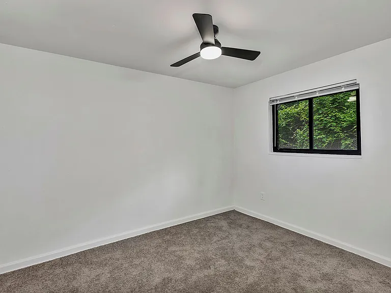 2535 Lysle Ln #1B — Photo 13