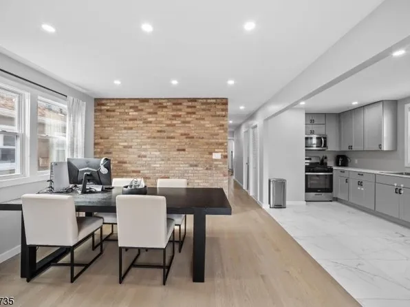 511 Davis Avenue image 14 of 20