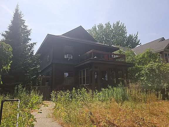 3rd image of 928 Franklin Ter