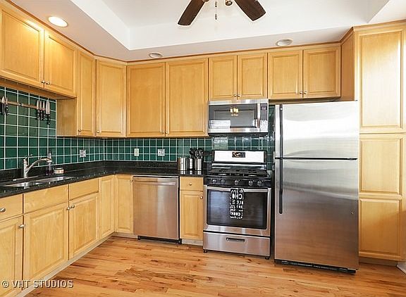 3rd image of 3001 W Montrose Ave APT 2