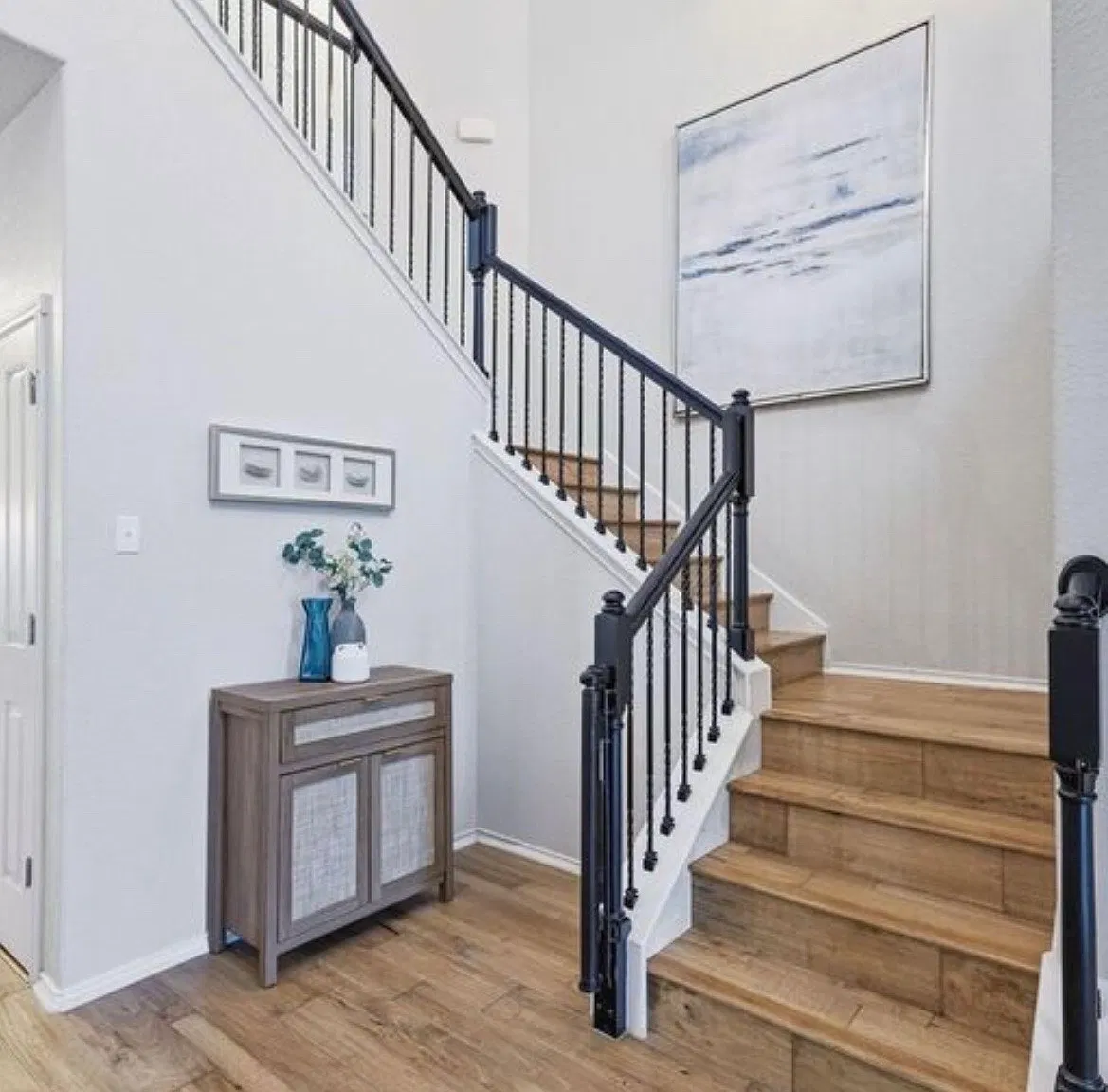 5 bed, 3.5 bath, 3303 sqft, $2,800 — Photo 2