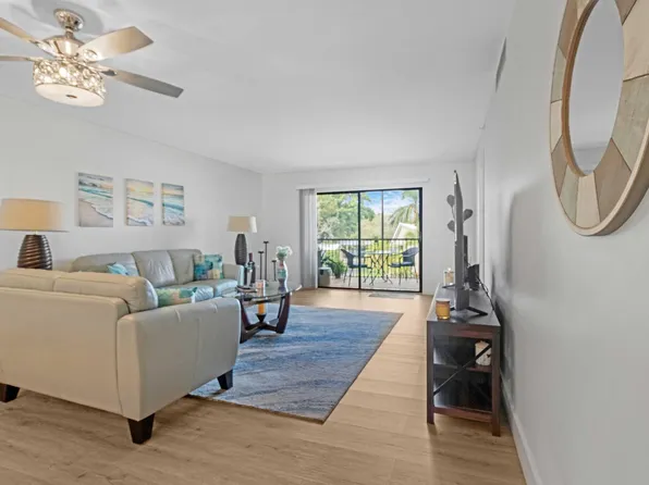 2205 S Cypress Bend Drive #202, Pompano Beach, FL 33069