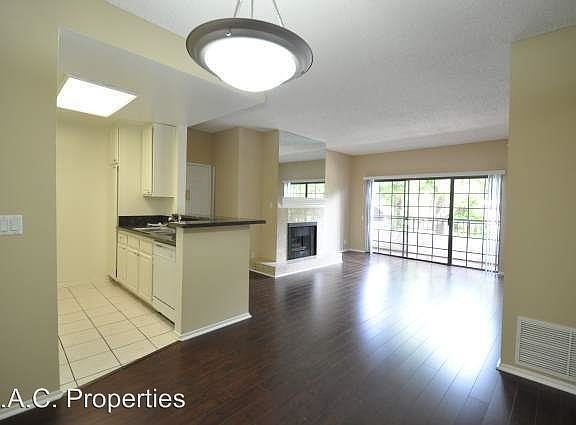 4th image of 11594 Moorpark St APT 107