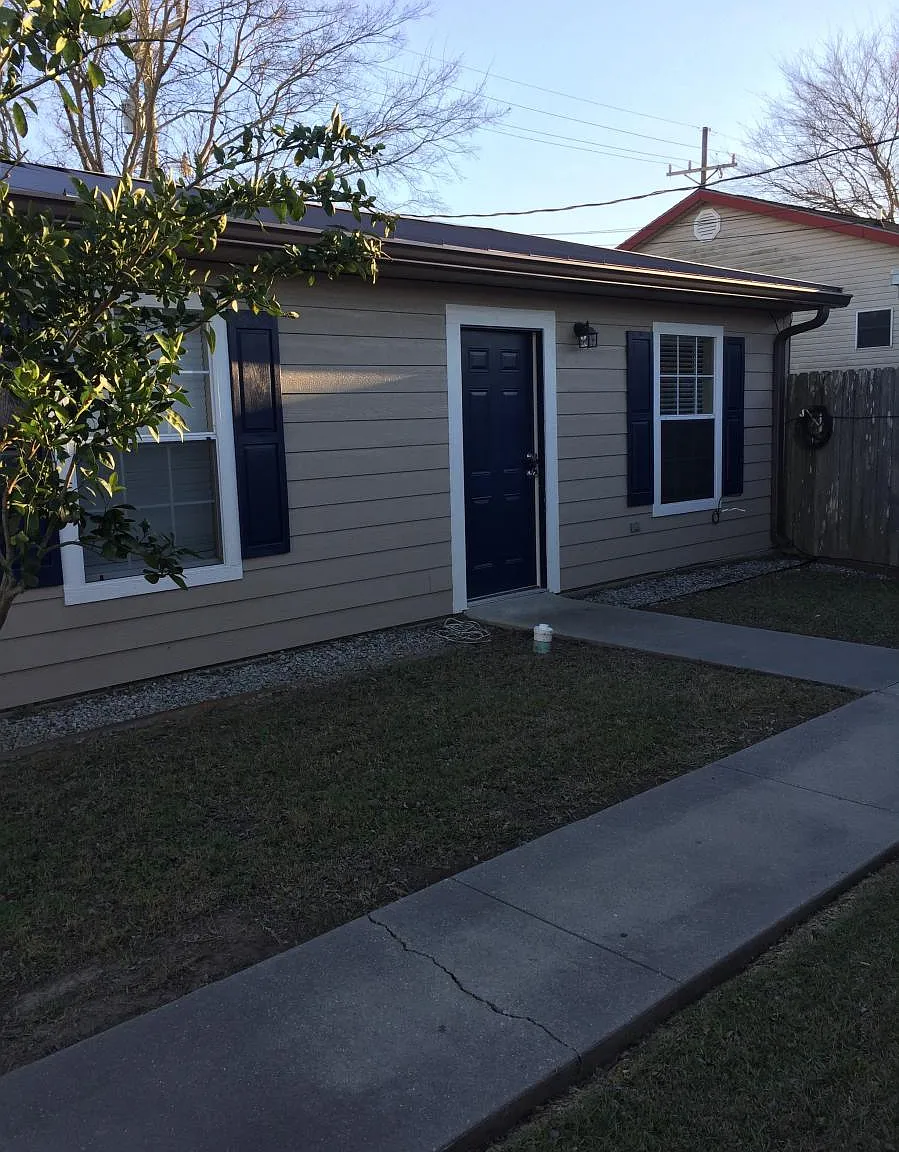 302 Veterans Avenue — Photo 1
