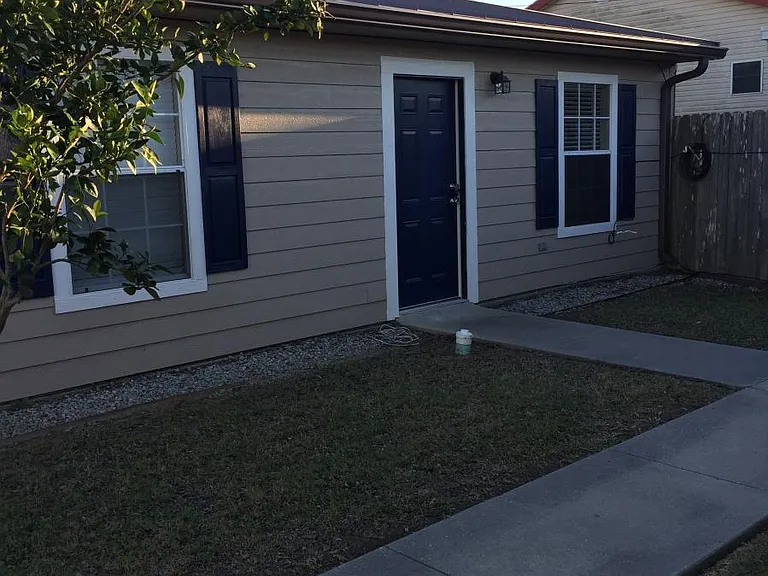 302 Veterans Ave #2 — Photo 1