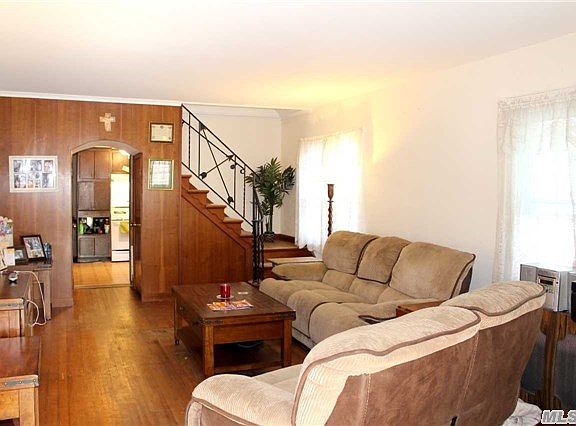 5th image of 1063 Steele Blvd