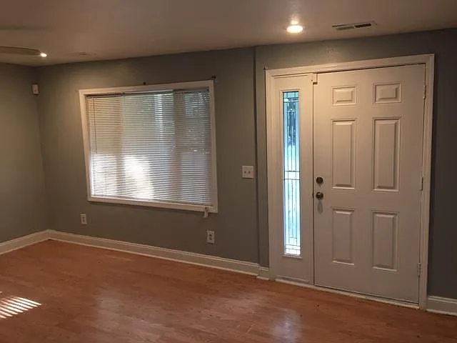 7117 Flora Ave — Photo 2