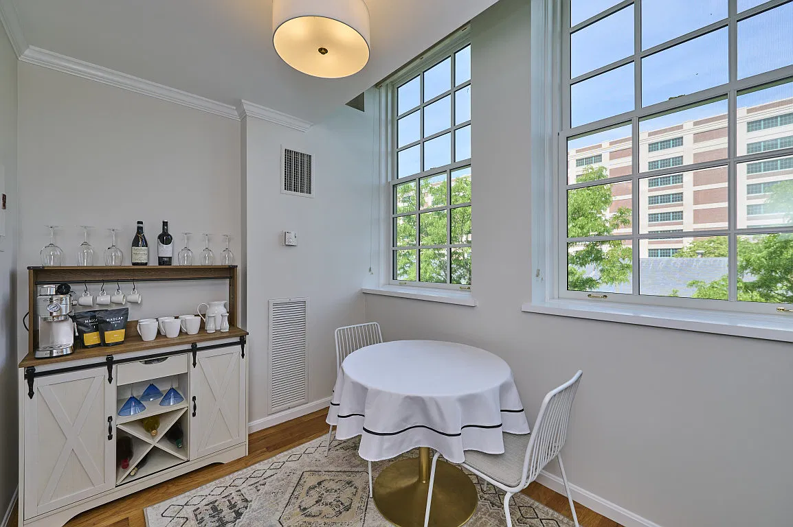 2 bed, 1013 sqft, $3,995 — Photo 2