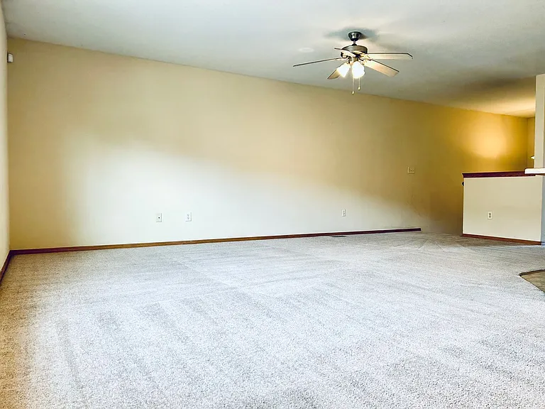 1110 Country Club Ln — Photo 6