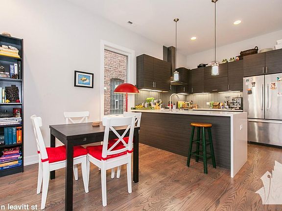4th image of 1425 N Leavitt St #328