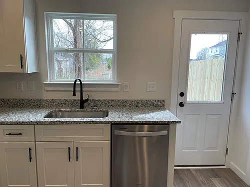 212 King St Photo 1