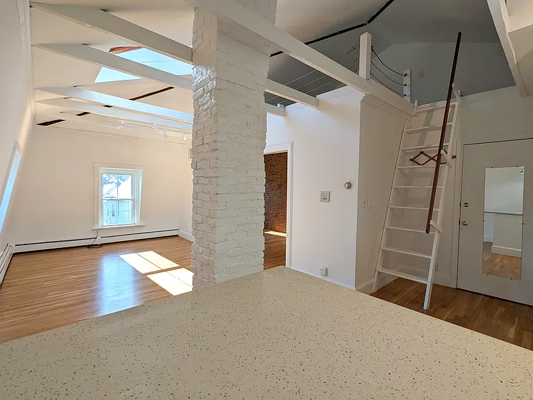 19 Howe St #3 — Photo 7
