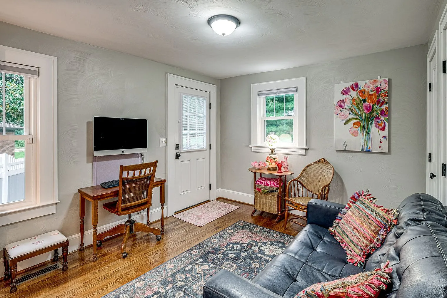 3 bed, 2.0 bath, 2055 sqft, $3,516 — Photo 2