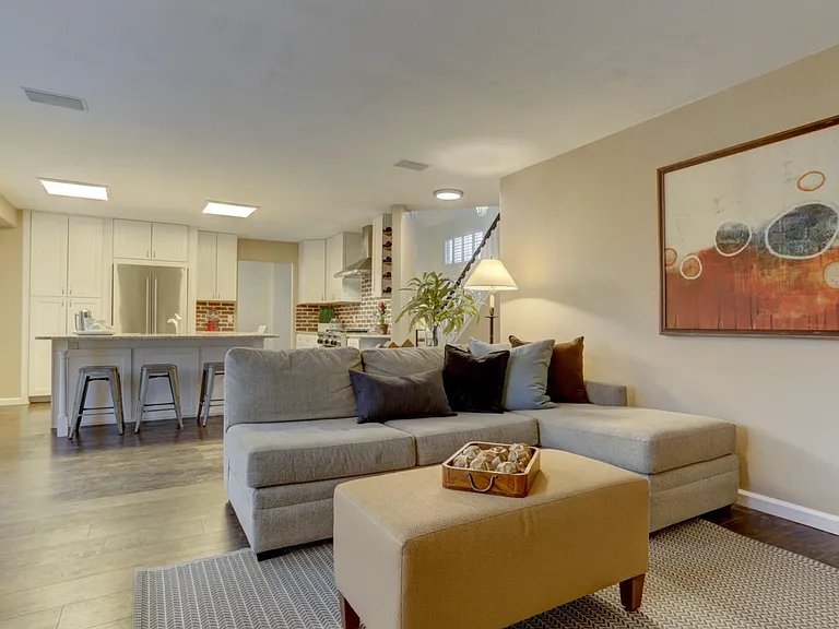 541 Pitkin Way — Photo 13