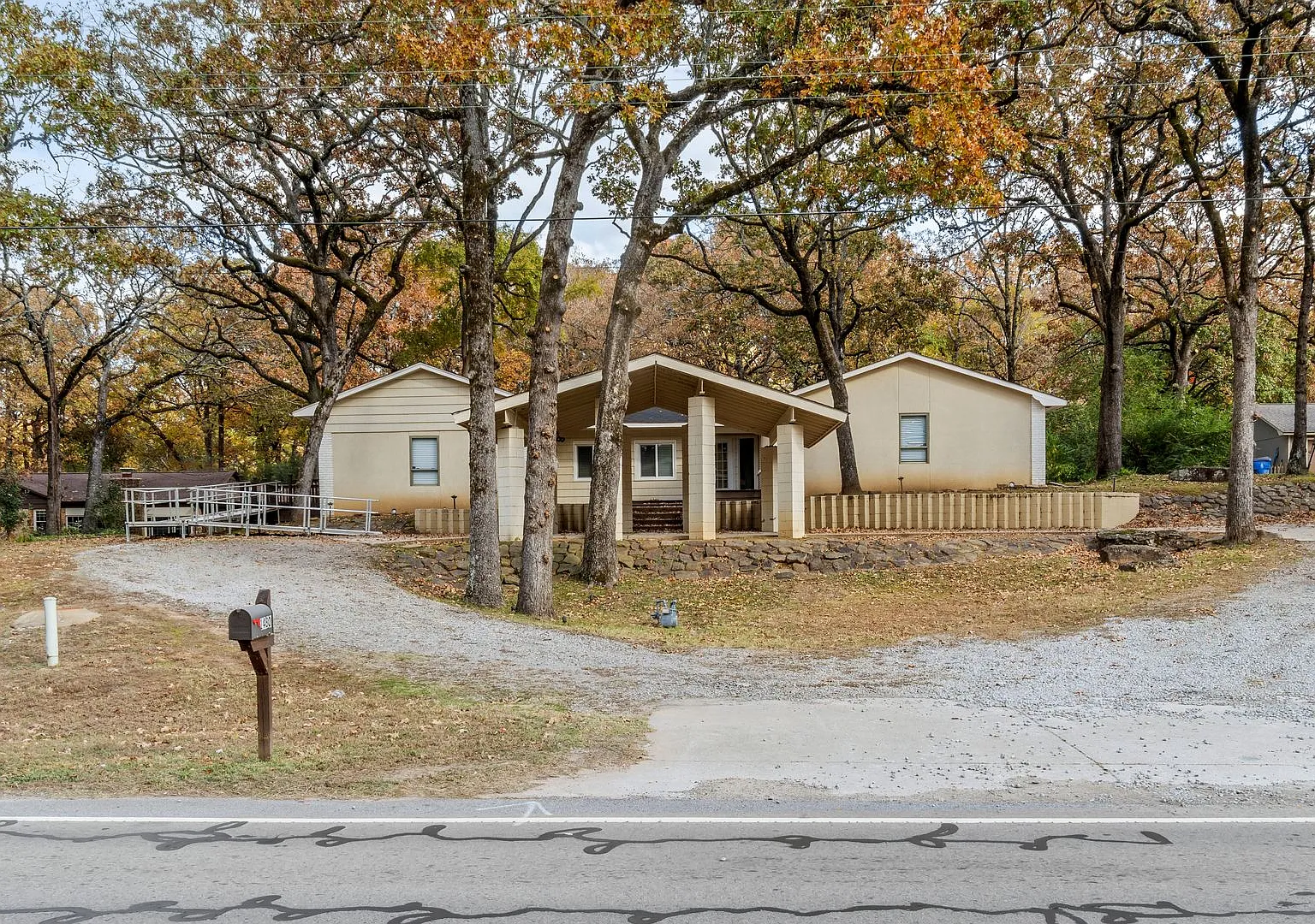 * Move-In Special * Gorgeous 5 bedroom, 2.5 bath House on a .88 Acre Lot in Fort Smith! — Photo 1