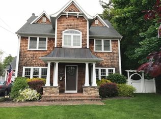 75 Sunset Dr, Sayville, NY 11782