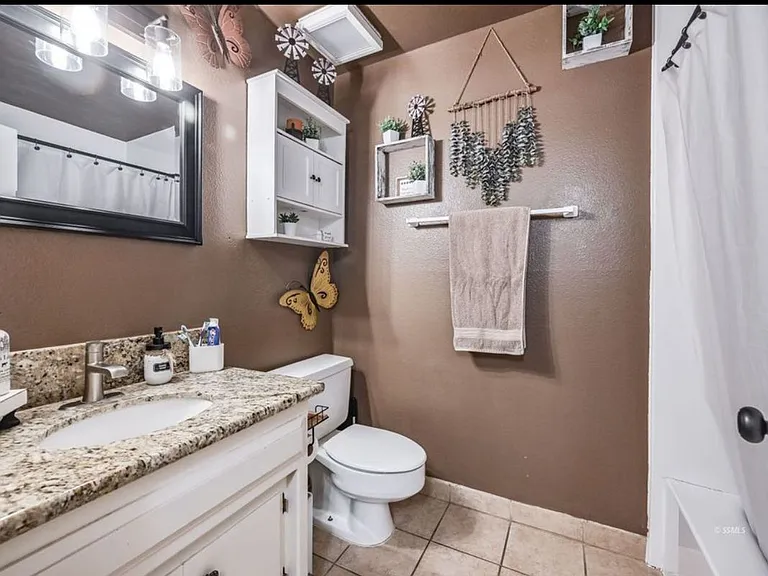 1019 Peg St — Photo 10