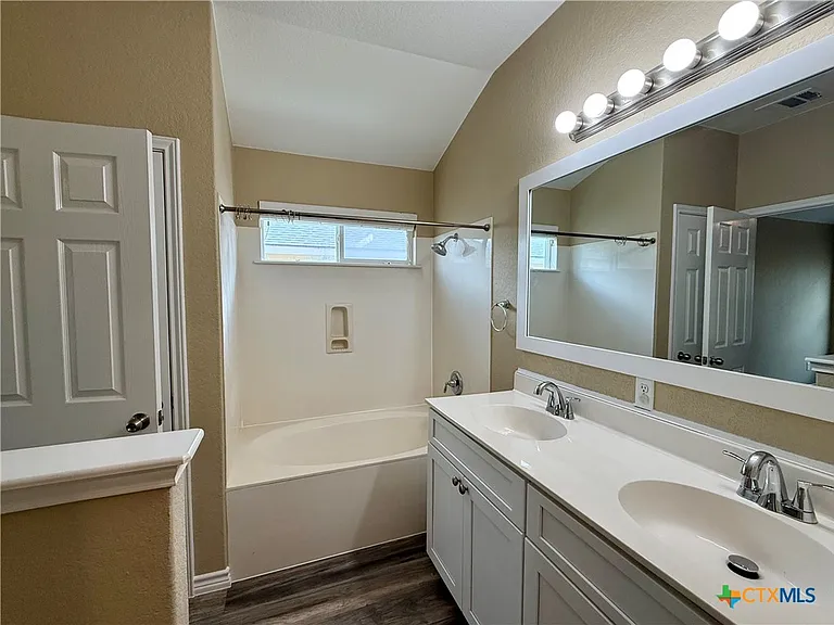 101 Salas Dr — Photo 12