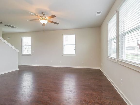 2nd image of 4930 Kingdom Dr