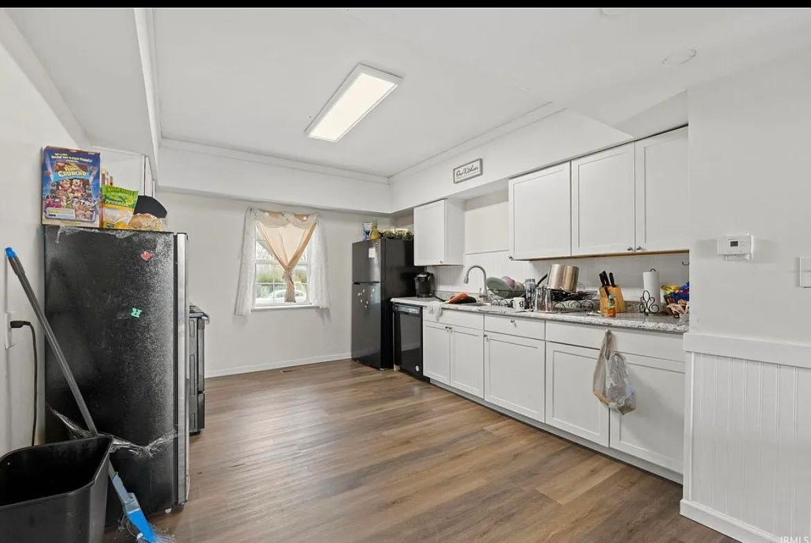 4 bed, 1627 sqft, $1,900 — Photo 2
