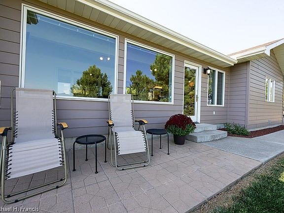 3rd image of 421 Emerald Hills Dr