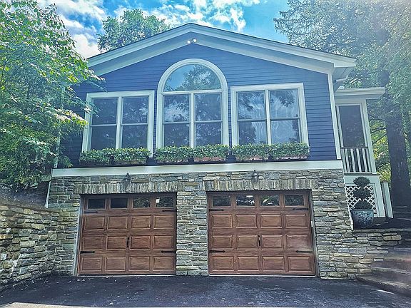 2nd driveway/screened porch