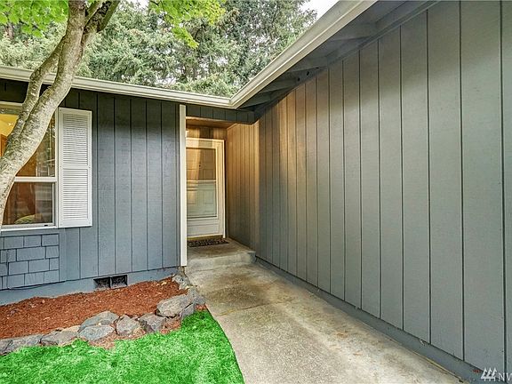 4th image of 9515 161st Ct E