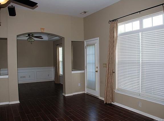 5th image of 10186 Tintinhull Dr