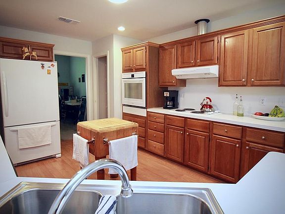 4th image of 404 Paint Brush Cir